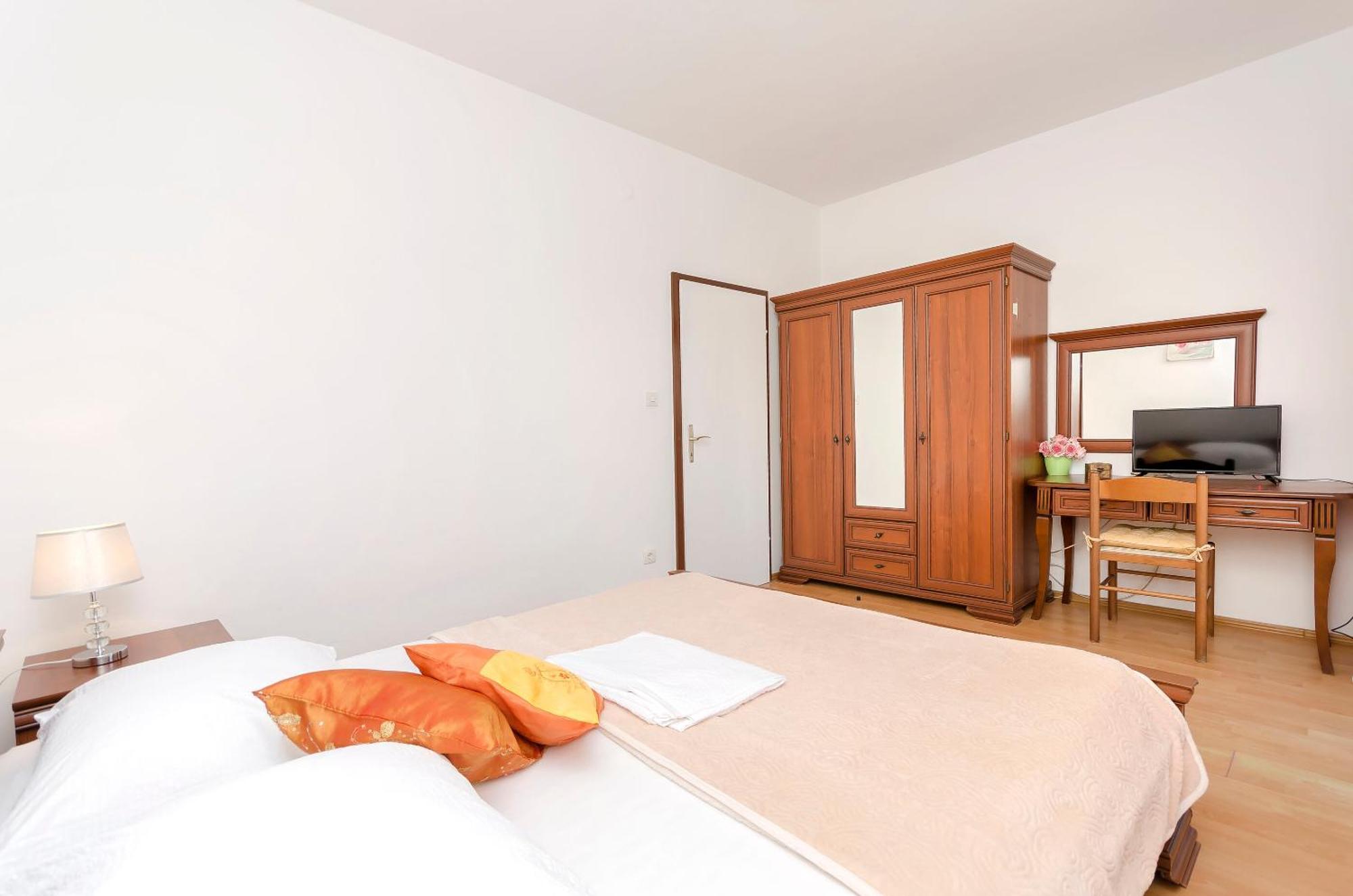 Apartment And Rooms Artina Водице Экстерьер фото